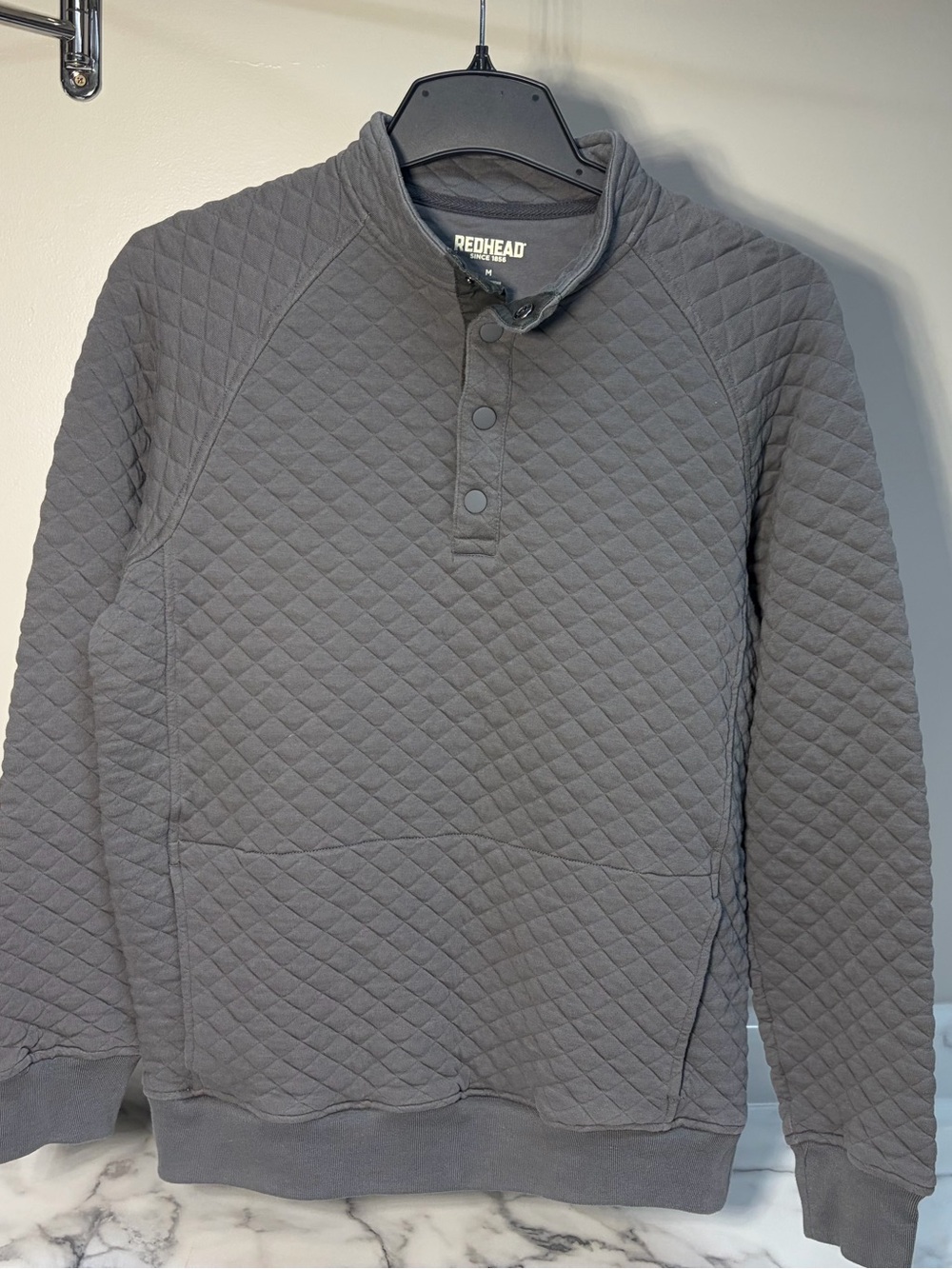 RedHead Men's Quilted Gray Snap-Placket Crewneck Sweater